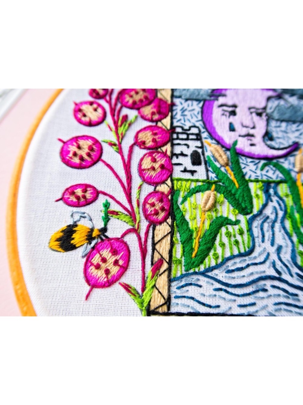 Pixels & Purls ‘The Moon’ Witchy Tarot Card DIY Full Hand Embroidery Kit - Picture 7 of 8
